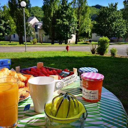 La Maison Bleue, Village Vacances, Piscine, Parking Saint-Geniez-dʼOlt Zewnętrze zdjęcie
