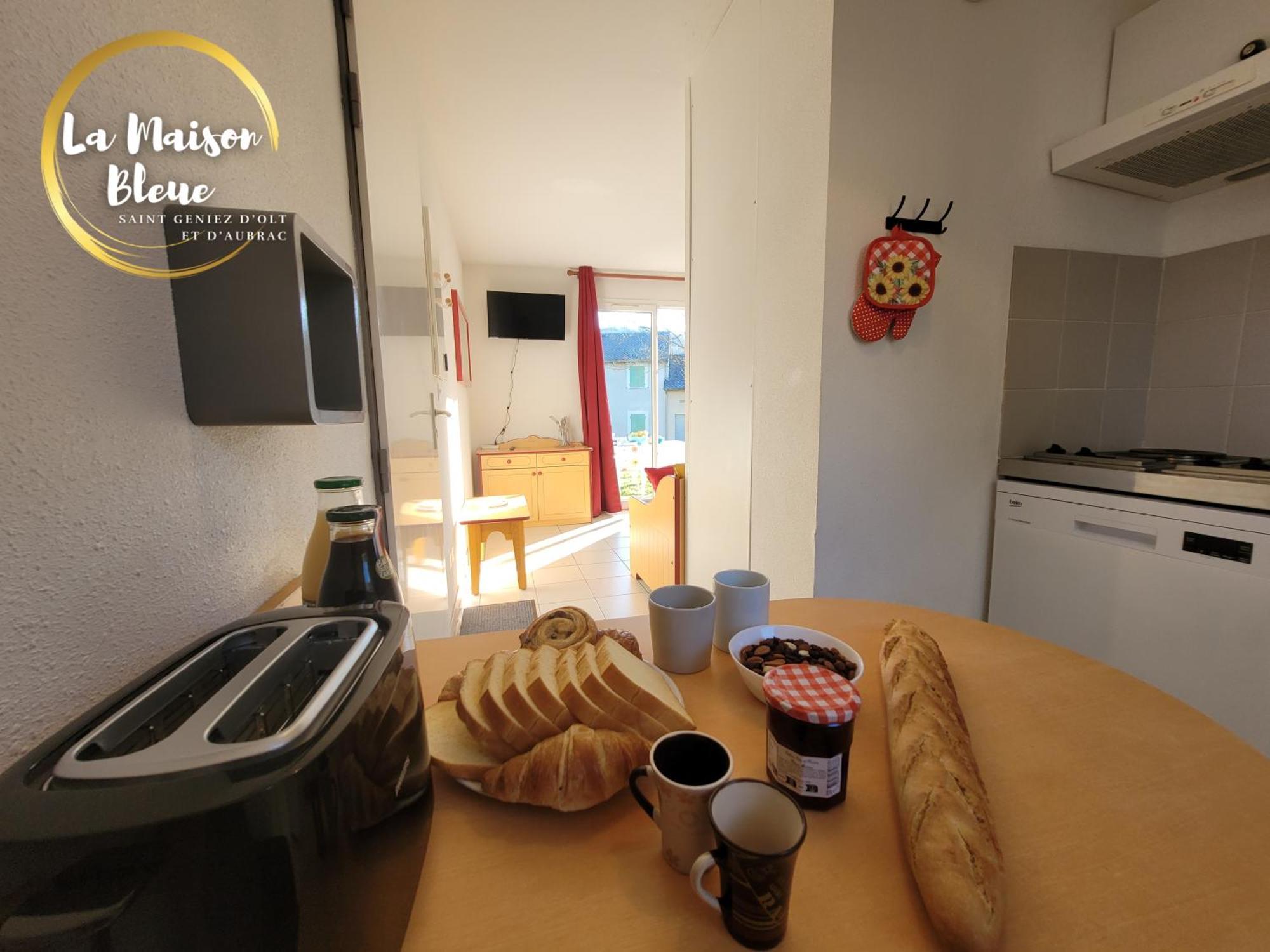 La Maison Bleue, Village Vacances, Piscine, Parking Saint-Geniez-dʼOlt Zewnętrze zdjęcie